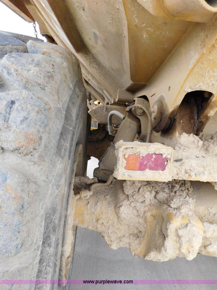 image for item K7176 1998 Caterpillar D400E articulated haul truck