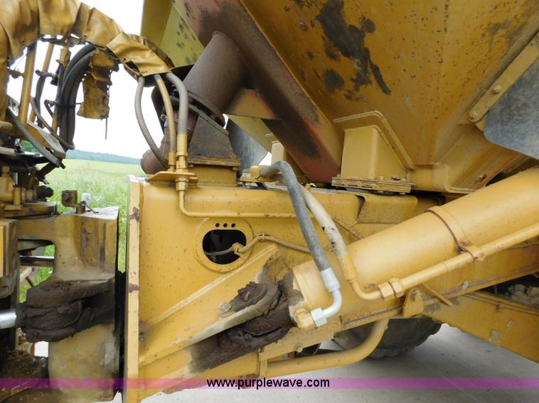 image for item K7176 1998 Caterpillar D400E articulated haul truck