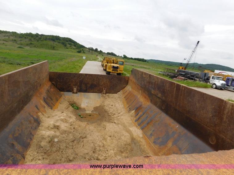 image for item K7176 1998 Caterpillar D400E articulated haul truck