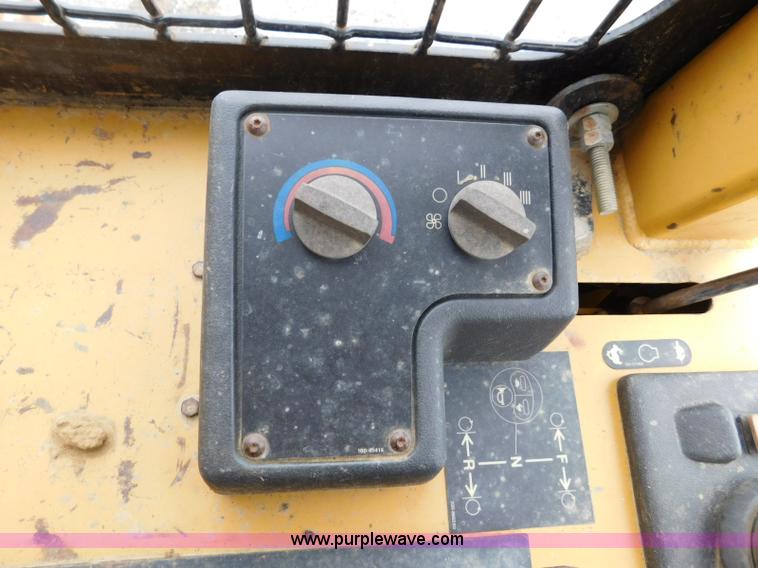 image for item L5847 2004 Caterpillar D5G LGP dozer