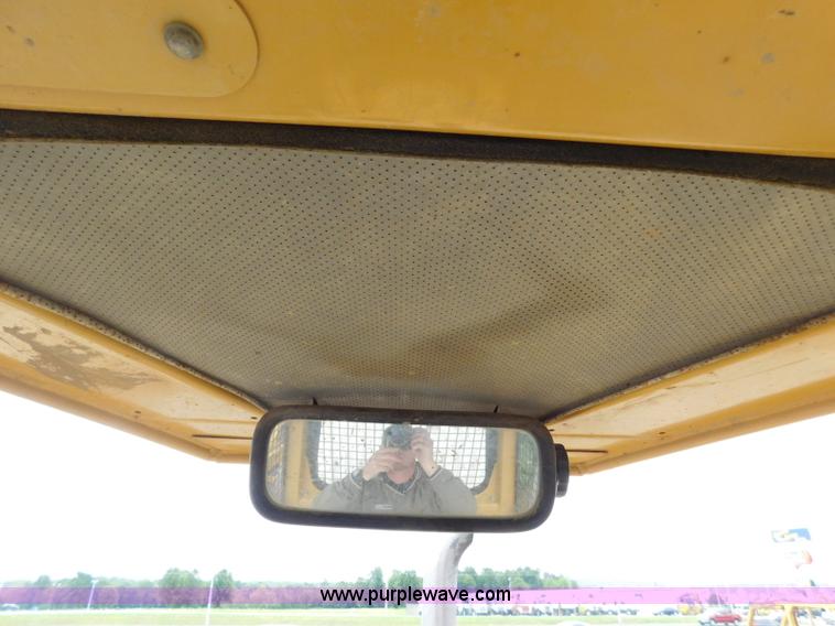 image for item L5847 2004 Caterpillar D5G LGP dozer