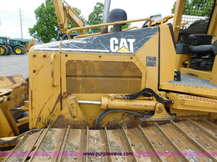 image for item L5847 2004 Caterpillar D5G LGP dozer