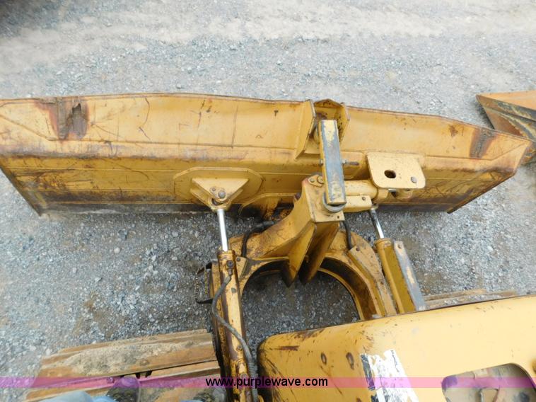 image for item L5847 2004 Caterpillar D5G LGP dozer