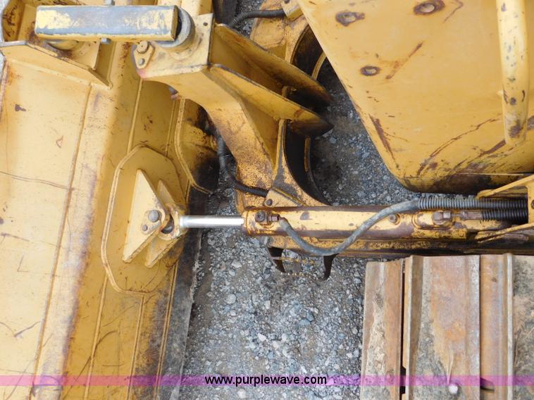 image for item L5847 2004 Caterpillar D5G LGP dozer