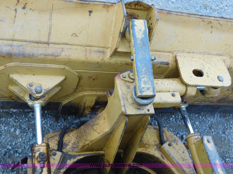 image for item L5847 2004 Caterpillar D5G LGP dozer