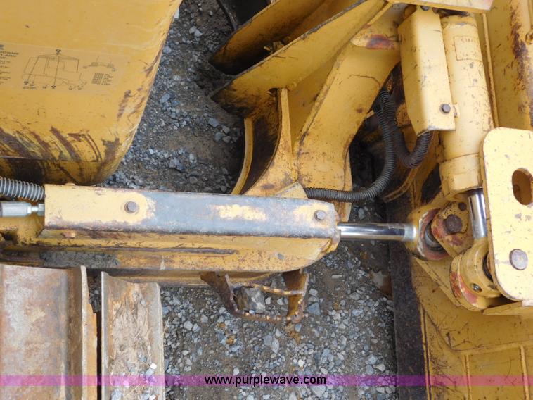 image for item L5847 2004 Caterpillar D5G LGP dozer