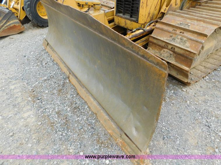 image for item L5847 2004 Caterpillar D5G LGP dozer