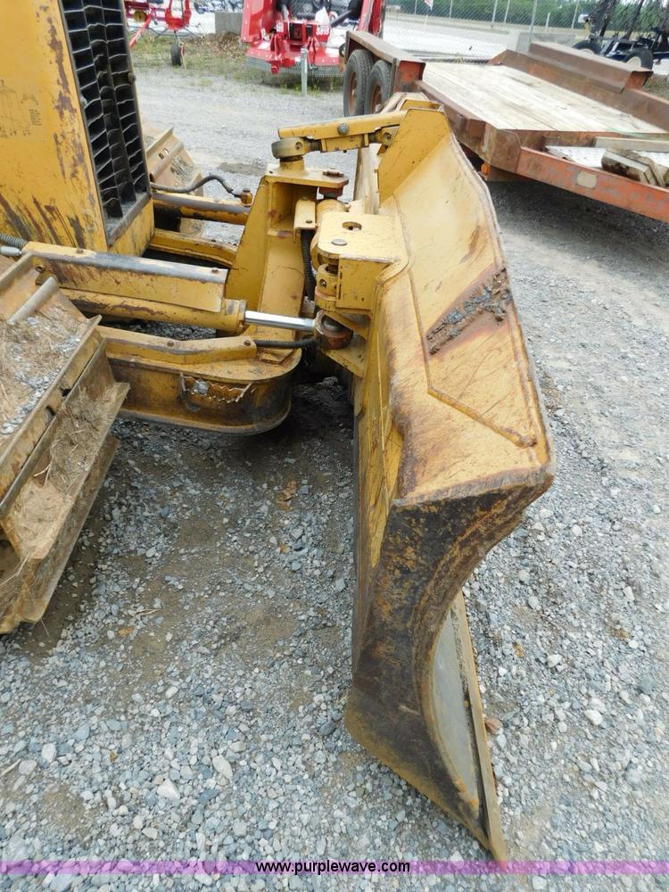 image for item L5847 2004 Caterpillar D5G LGP dozer