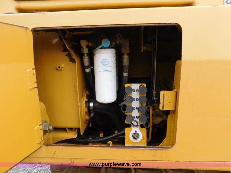 image for item L5847 2004 Caterpillar D5G LGP dozer