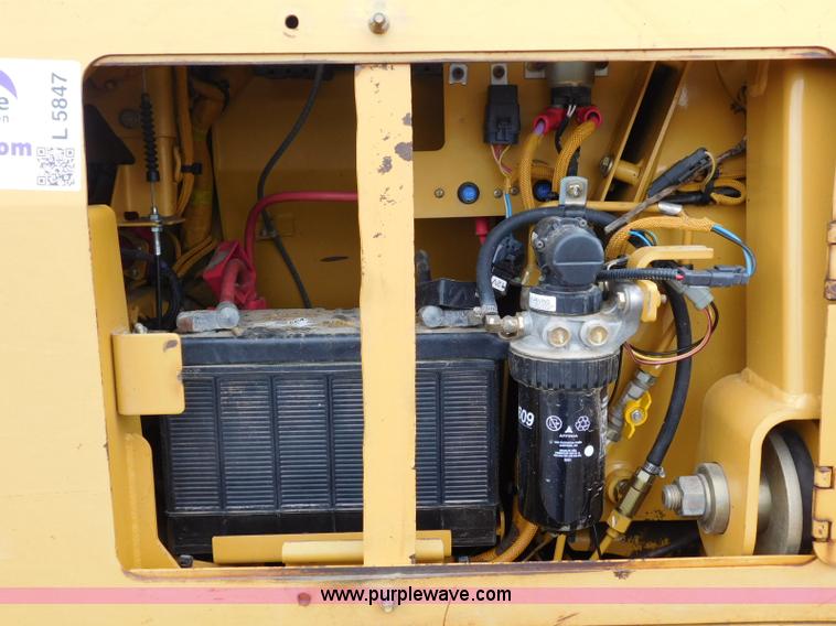 image for item L5847 2004 Caterpillar D5G LGP dozer