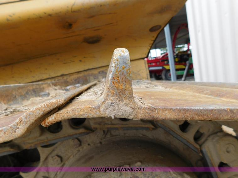 image for item L5847 2004 Caterpillar D5G LGP dozer