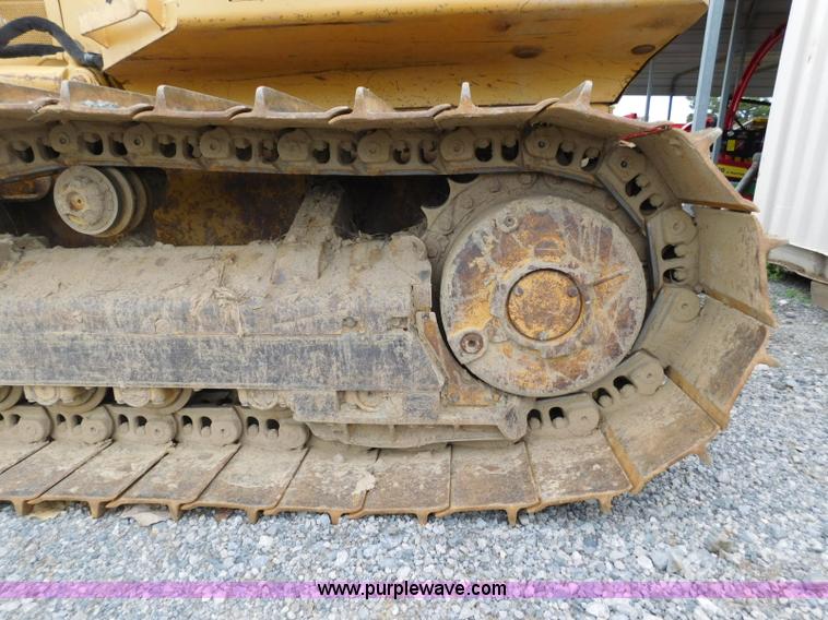 image for item L5847 2004 Caterpillar D5G LGP dozer