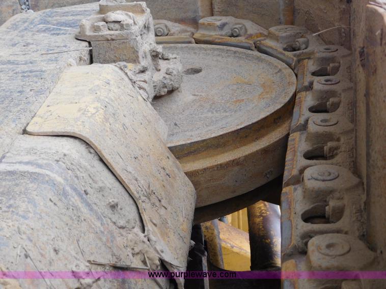 image for item L5847 2004 Caterpillar D5G LGP dozer