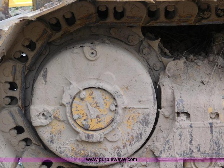image for item L5847 2004 Caterpillar D5G LGP dozer