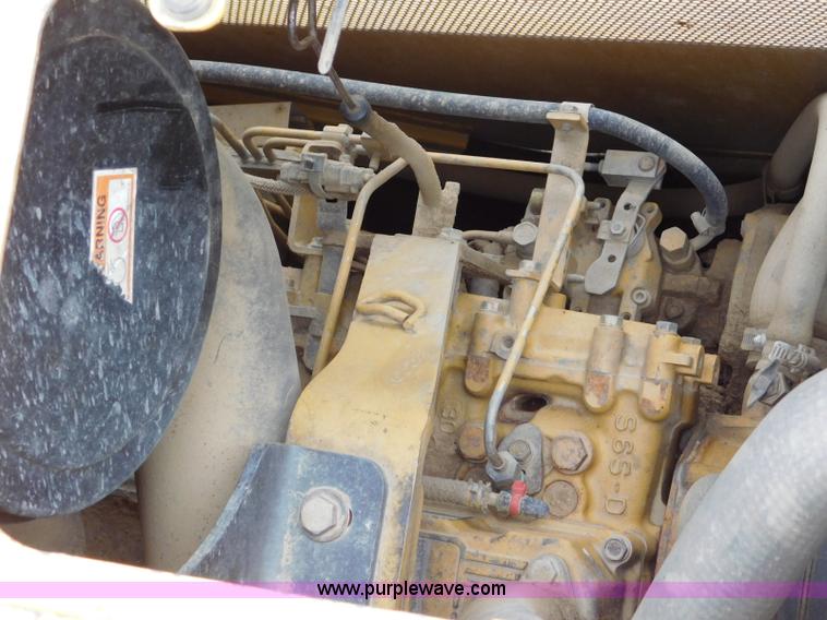 image for item L5847 2004 Caterpillar D5G LGP dozer