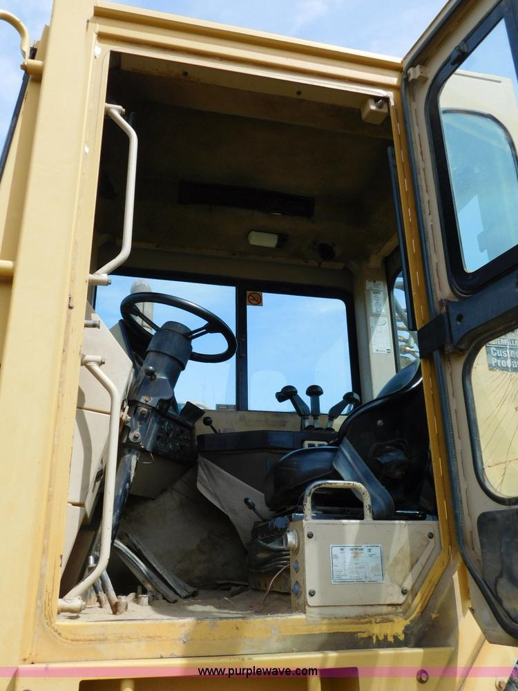 image for item L5851 1999 Caterpillar 627F conventional scraper