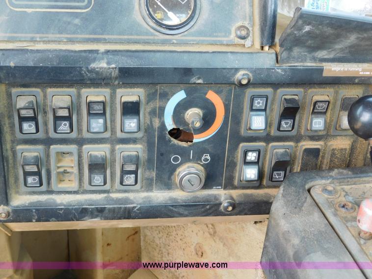 image for item L5851 1999 Caterpillar 627F conventional scraper