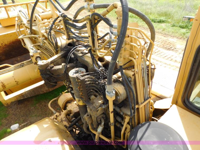 image for item L5851 1999 Caterpillar 627F conventional scraper