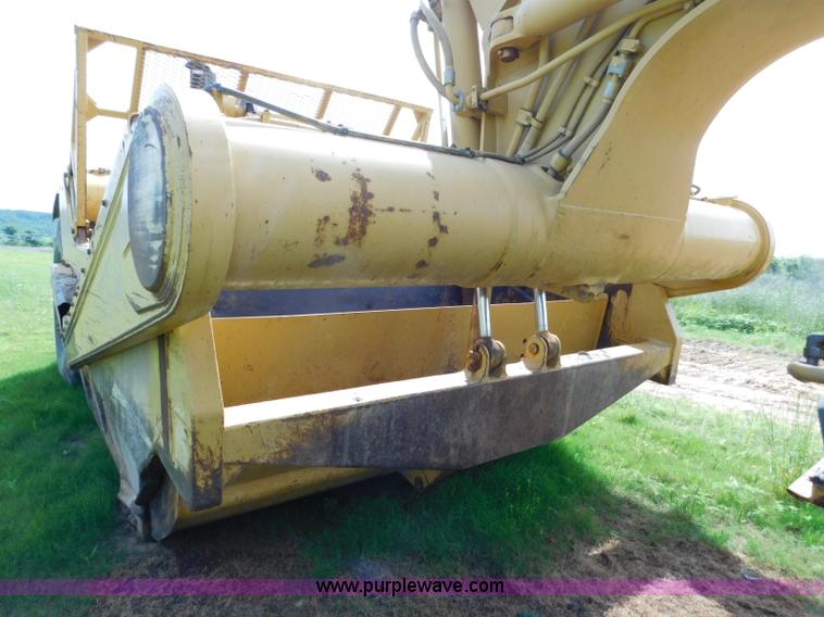 image for item L5851 1999 Caterpillar 627F conventional scraper