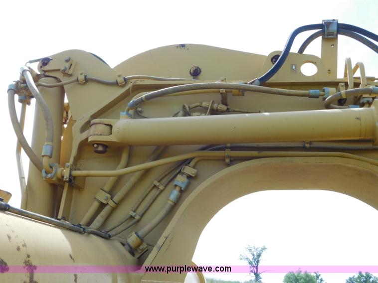 image for item L5851 1999 Caterpillar 627F conventional scraper