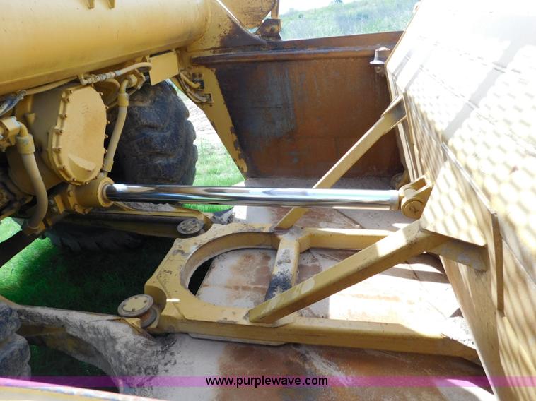 image for item L5851 1999 Caterpillar 627F conventional scraper