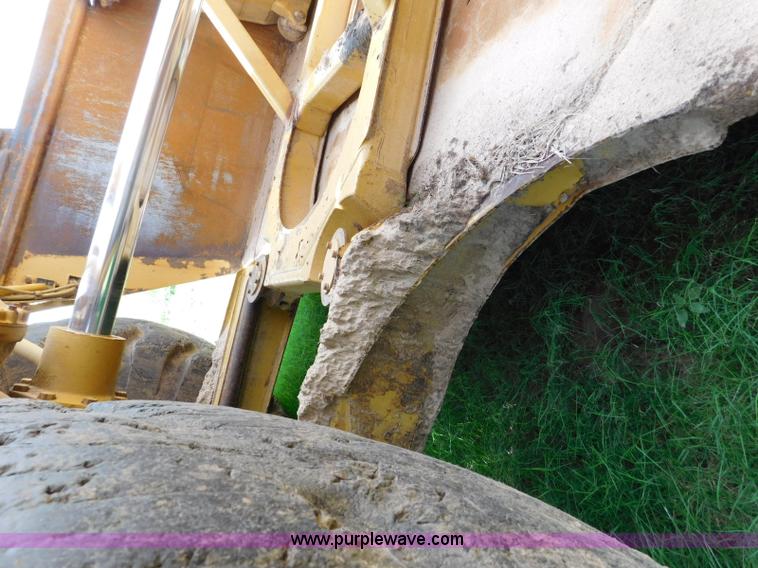 image for item L5851 1999 Caterpillar 627F conventional scraper