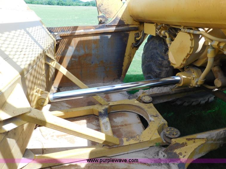 image for item L5851 1999 Caterpillar 627F conventional scraper