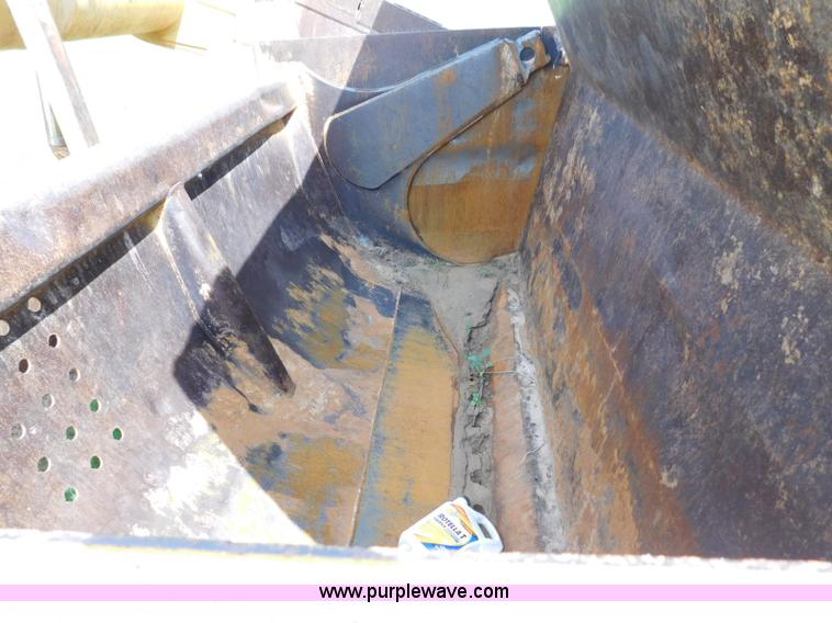 image for item L5851 1999 Caterpillar 627F conventional scraper