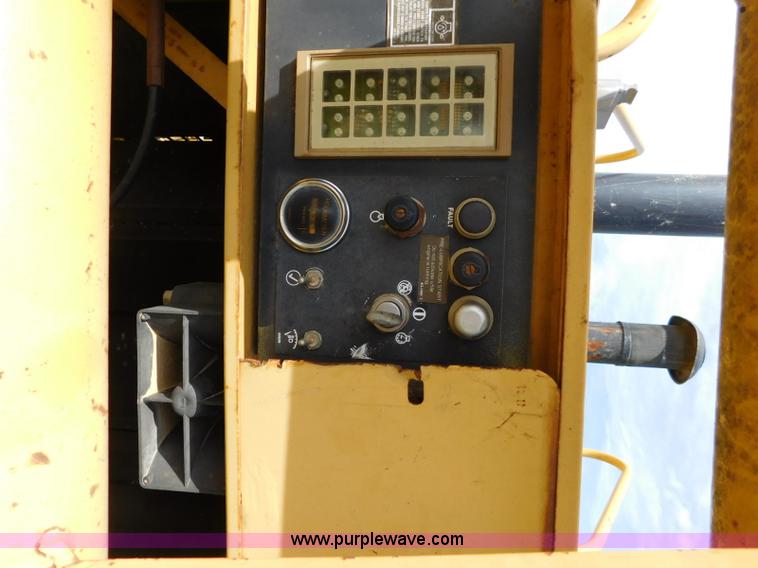 image for item L5851 1999 Caterpillar 627F conventional scraper