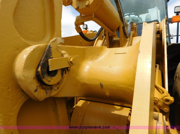image for item L5852 2004 Caterpillar 972G Series II wheel loader