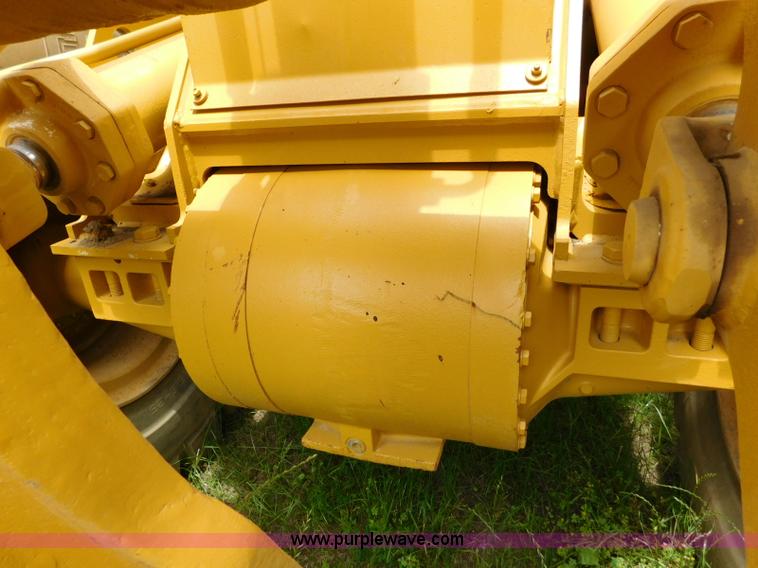 image for item L5852 2004 Caterpillar 972G Series II wheel loader