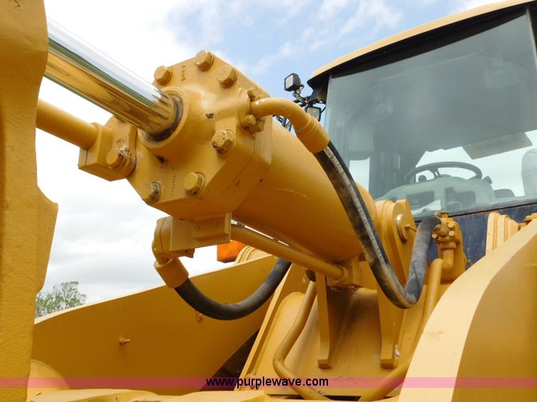 image for item L5852 2004 Caterpillar 972G Series II wheel loader