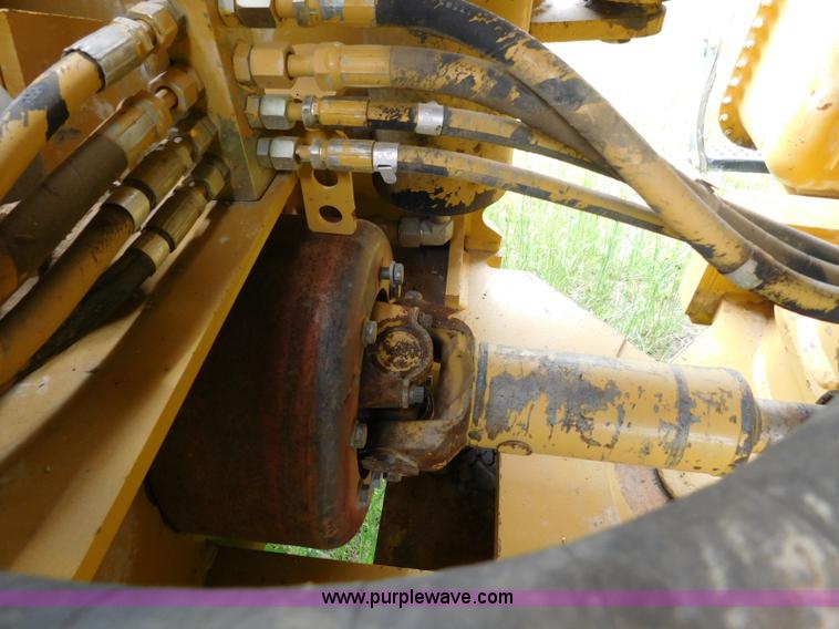 image for item L5852 2004 Caterpillar 972G Series II wheel loader