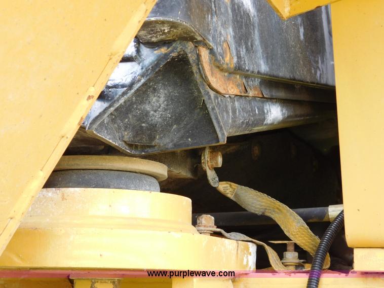 image for item L5852 2004 Caterpillar 972G Series II wheel loader