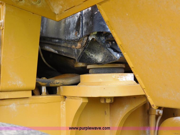 image for item L5852 2004 Caterpillar 972G Series II wheel loader
