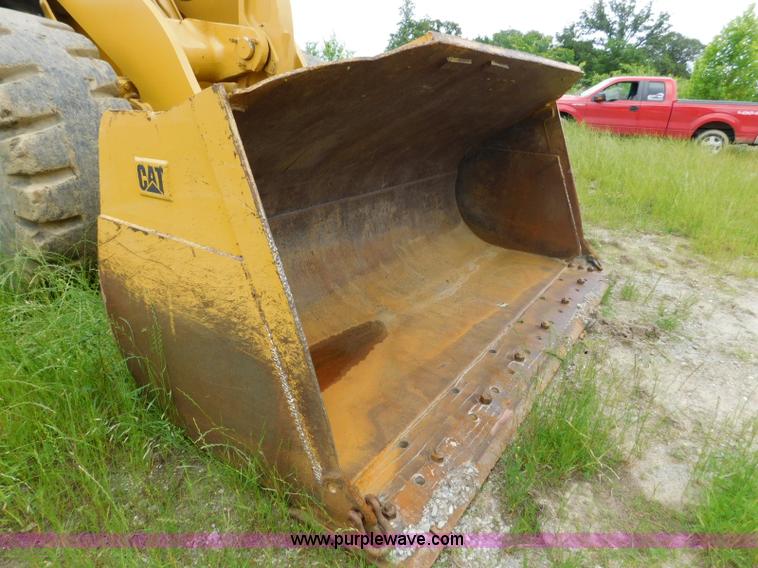 image for item L5852 2004 Caterpillar 972G Series II wheel loader