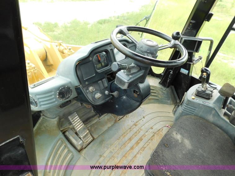 image for item L5852 2004 Caterpillar 972G Series II wheel loader