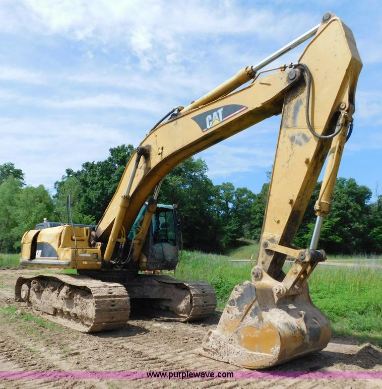 image for item L5853 2005 Caterpillar 330C L excavator