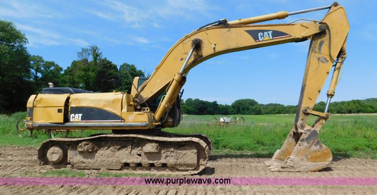 image for item L5853 2005 Caterpillar 330C L excavator