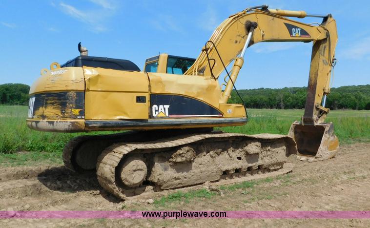 image for item L5853 2005 Caterpillar 330C L excavator
