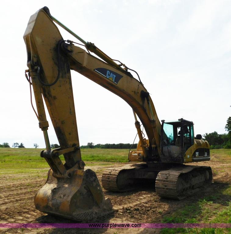 image for item L5853 2005 Caterpillar 330C L excavator