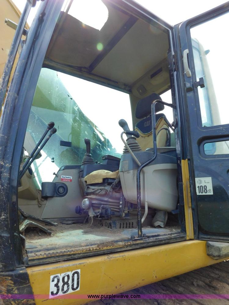 image for item L5853 2005 Caterpillar 330C L excavator