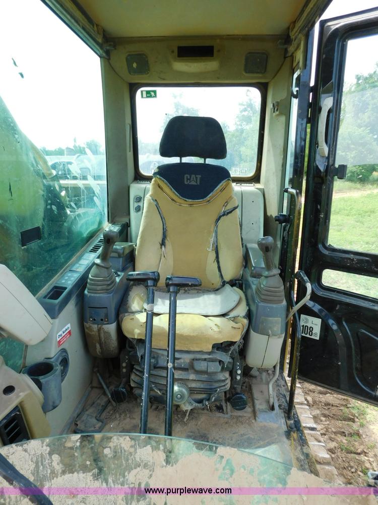 image for item L5853 2005 Caterpillar 330C L excavator