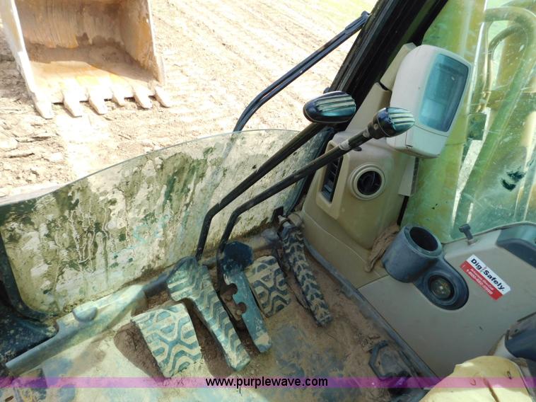 image for item L5853 2005 Caterpillar 330C L excavator