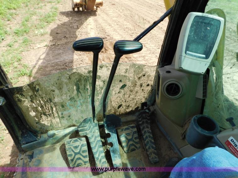 image for item L5853 2005 Caterpillar 330C L excavator