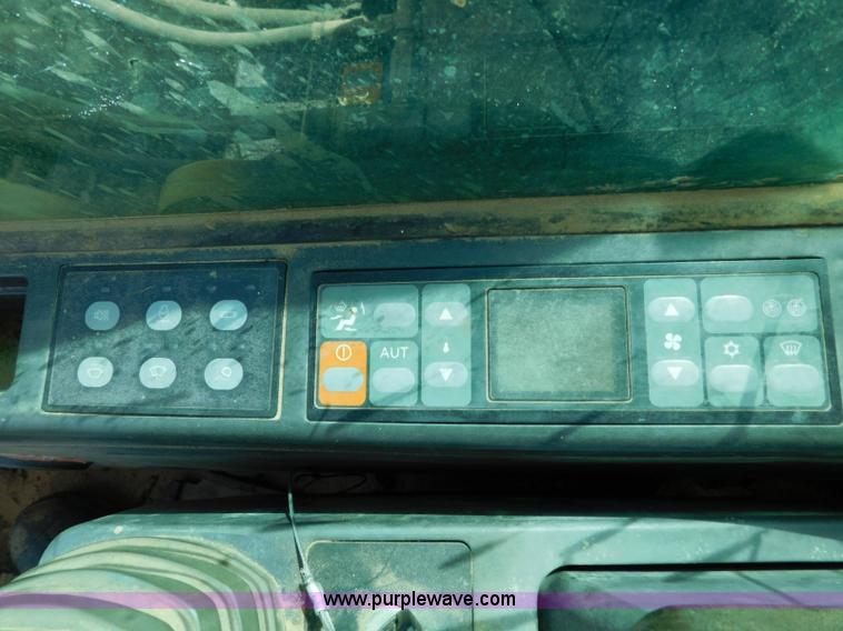 image for item L5853 2005 Caterpillar 330C L excavator