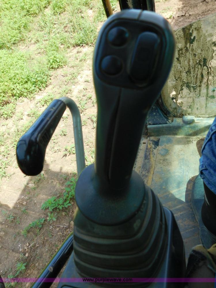 image for item L5853 2005 Caterpillar 330C L excavator