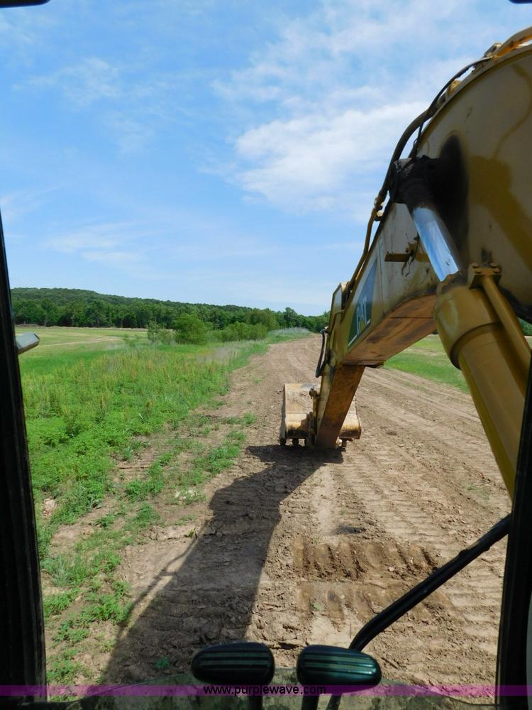 image for item L5853 2005 Caterpillar 330C L excavator