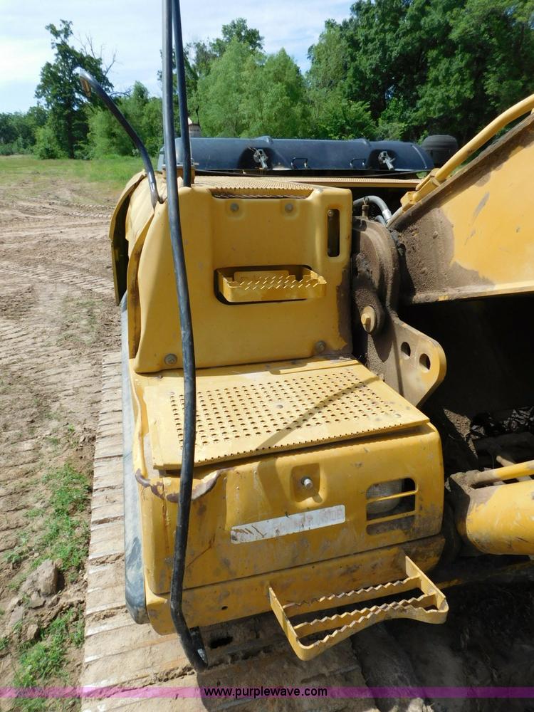 image for item L5853 2005 Caterpillar 330C L excavator