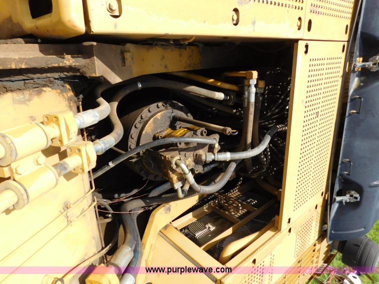 image for item L5853 2005 Caterpillar 330C L excavator